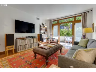 Photo #4: 681295778 Listing 