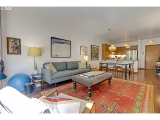 Photo #5: 681295778 Listing 