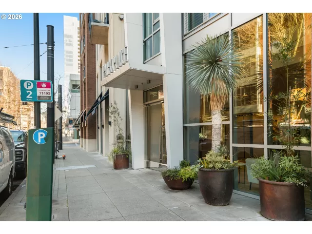 MLS: 682921158 Condo For Sale