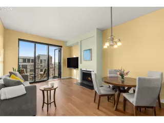 Photo #4: 682921158 Listing