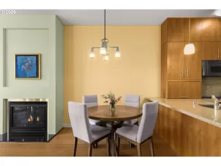 Photo #5: 682921158 Listing