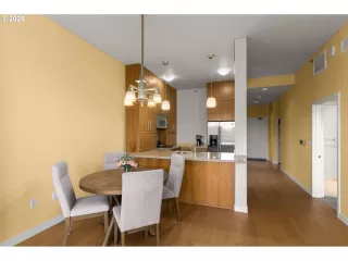 Photo #6: 682921158 Listing