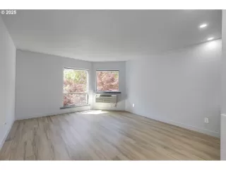 Photo #2: 682923659 Listing 