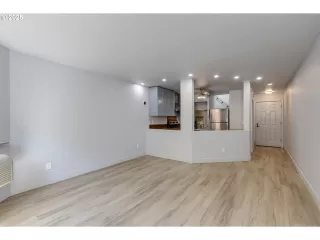 Photo #3: 682923659 Listing 