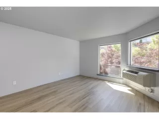 Photo #4: 682923659 Listing 