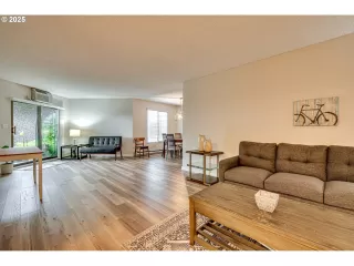 Photo #3: 683191423 Listing 