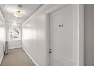 Photo #4: 683734232 Listing 