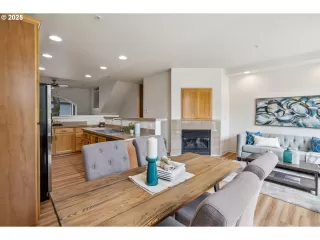 Photo #3: 684411808 Listing