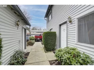 Photo #2: 684591526 Listing