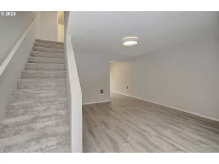 Photo #3: 684591526 Listing