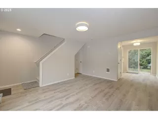 Photo #5: 684591526 Listing