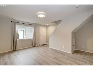 Photo #6: 684591526 Listing