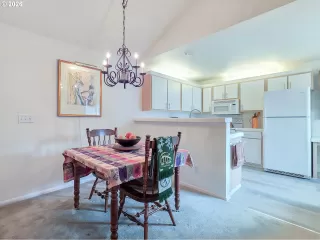 Photo #4: 684629897 Listing 