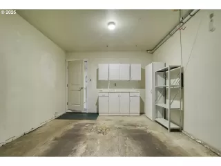 Photo #3: 685575956 Listing