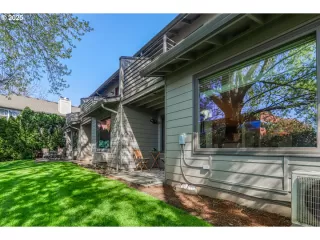 Photo #4: 685575956 Listing