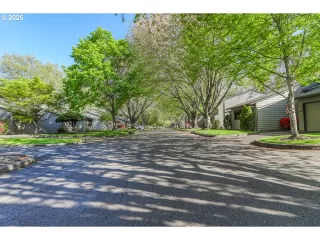 Photo #5: 685575956 Listing