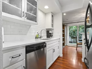 Photo #3: 685753730 Listing 