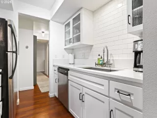 Photo #5: 685753730 Listing 