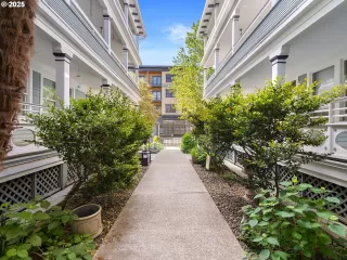 Click for more information on MLS # 686338301 : 2127 NW IRVING ST 104 More Details about MLS # 686338301 : 2127 NW IRVING ST 104