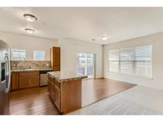 Photo #6: 686352838 Listing 