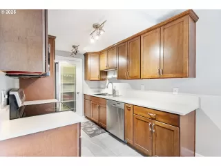 Photo #3: 686424560 Listing 