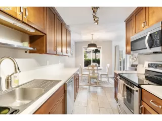 Photo #4: 686424560 Listing 