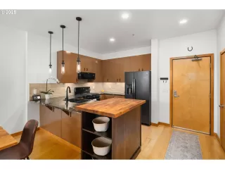 Photo #4: 686489356 Listing 