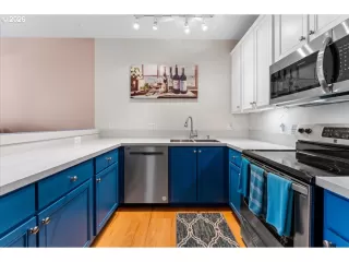 Photo #5: 686684945 Listing