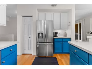 Photo #6: 686684945 Listing