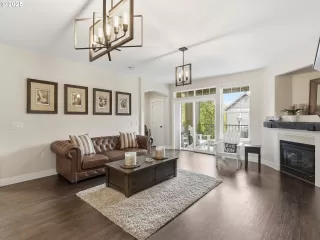 Photo #5: 686827074 Listing