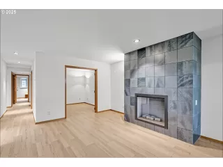 Photo #6: 686984077 Listing 