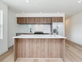 Photo #2: 687115912 Listing 