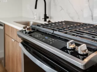 Photo #3: 687115912 Listing 