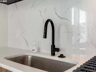 Photo #4: 687115912 Listing 