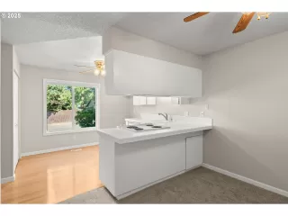 Photo #3: 687121934 Listing 