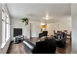 Photo #3: 687283796 Listing 