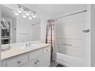 Photo #5: 687490028 Listing