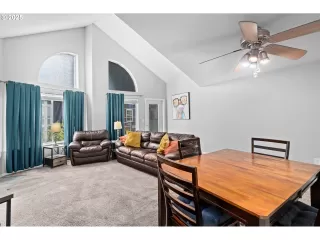 Photo #6: 687490028 Listing