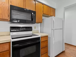 Photo #3: 687560768 Listing 