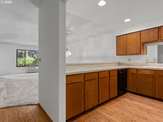 Photo #4: 687560768 Listing 