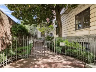 Photo #3: 687600206 Listing 