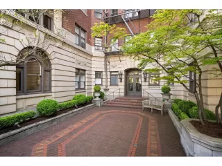 Photo #4: 687600206 Listing 