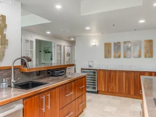 Photo #5: 687754981 Listing 