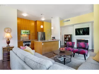 Photo #3: 688362432 Listing
