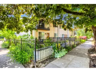 Photo #2: 688413094 Listing