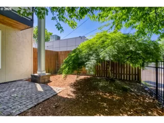 Photo #4: 688413094 Listing