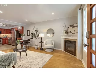 Photo #6: 688413094 Listing