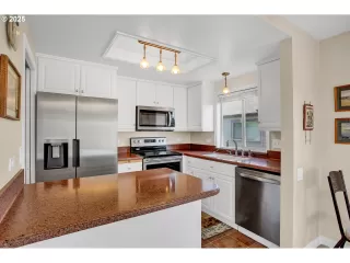 Photo #6: 688815022 Listing