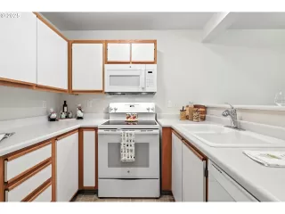 Photo #4: 688919637 Listing