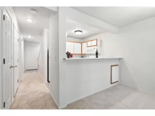 Photo #5: 688919637 Listing